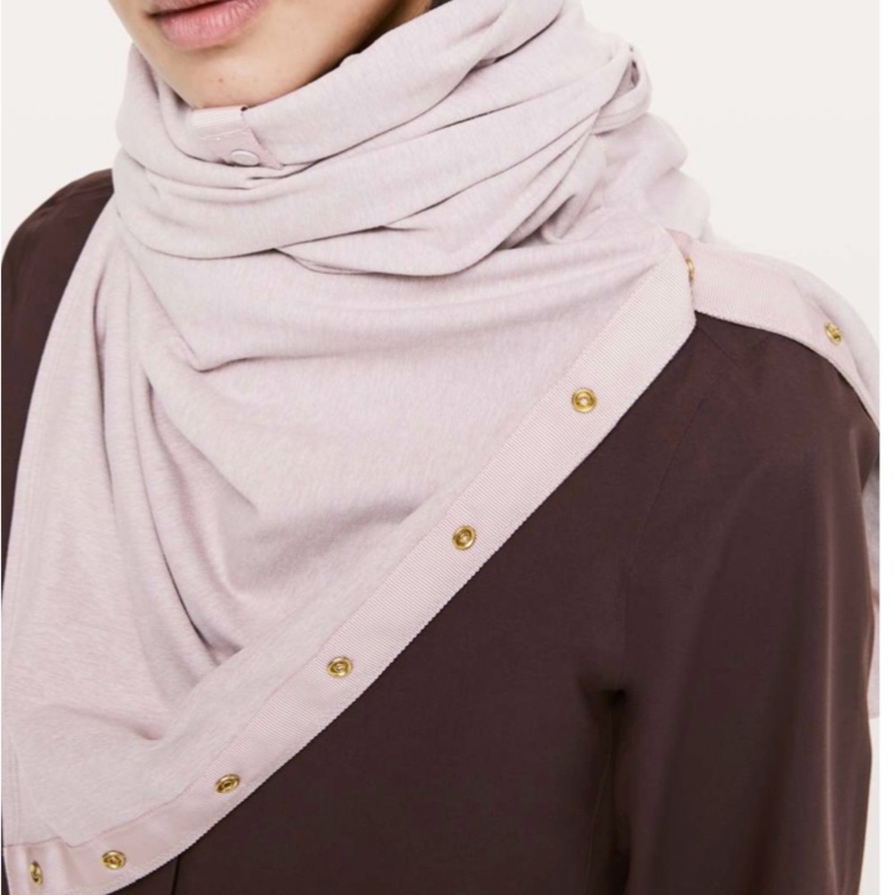 Lululemon Vinyasa Scarf with Gold Snaps